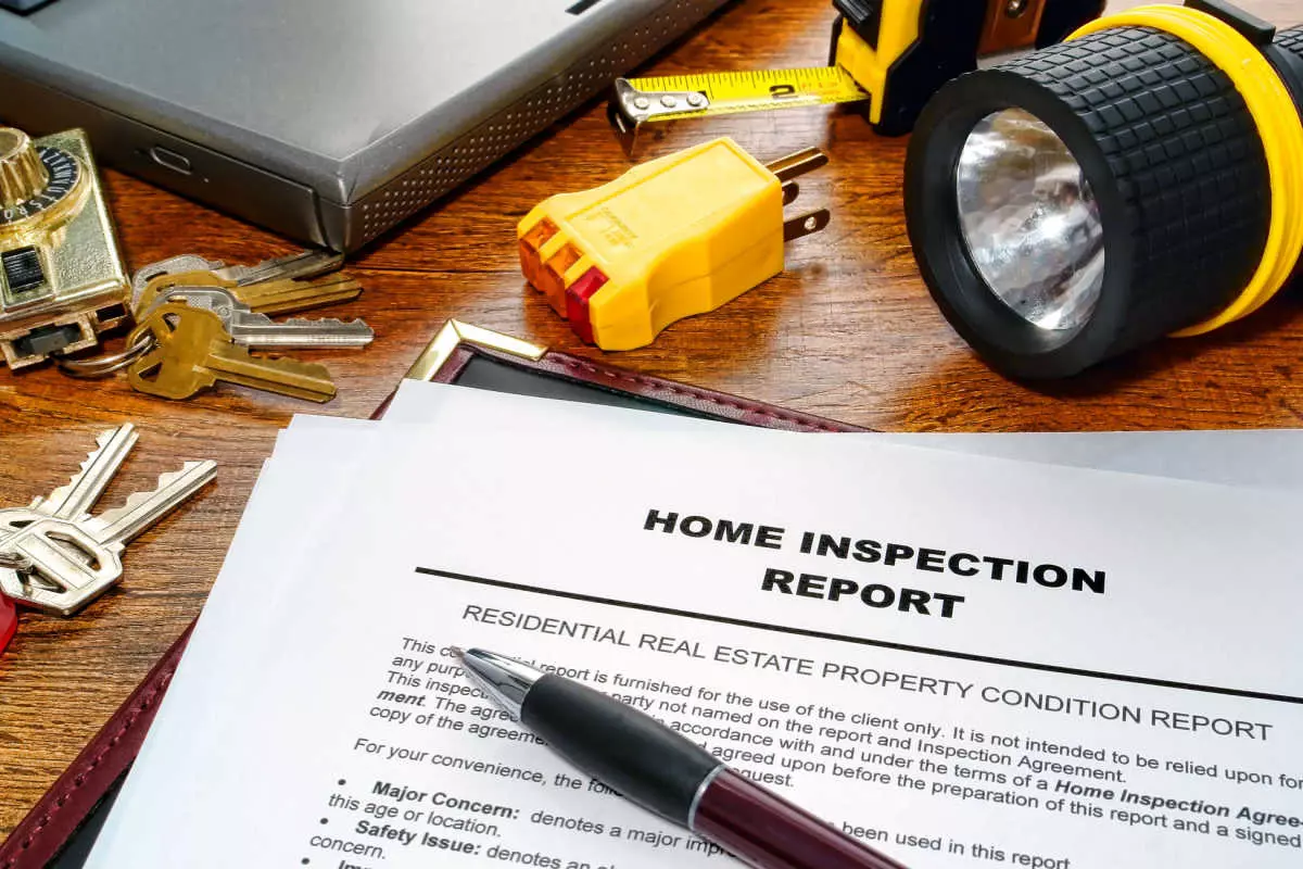 Close up on home inspection checklist 