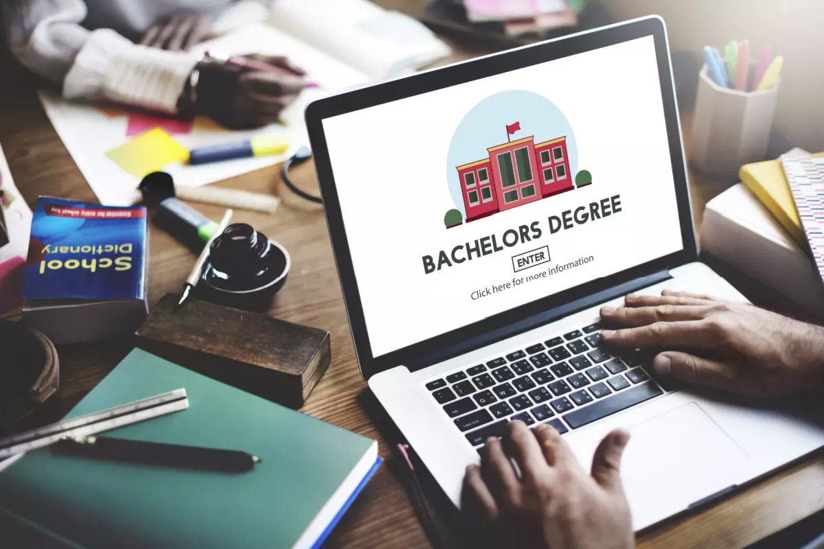 Individual signing up for online Bachelor's degree program 